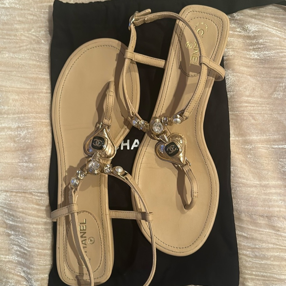 Beige Chanel sandals, size 39